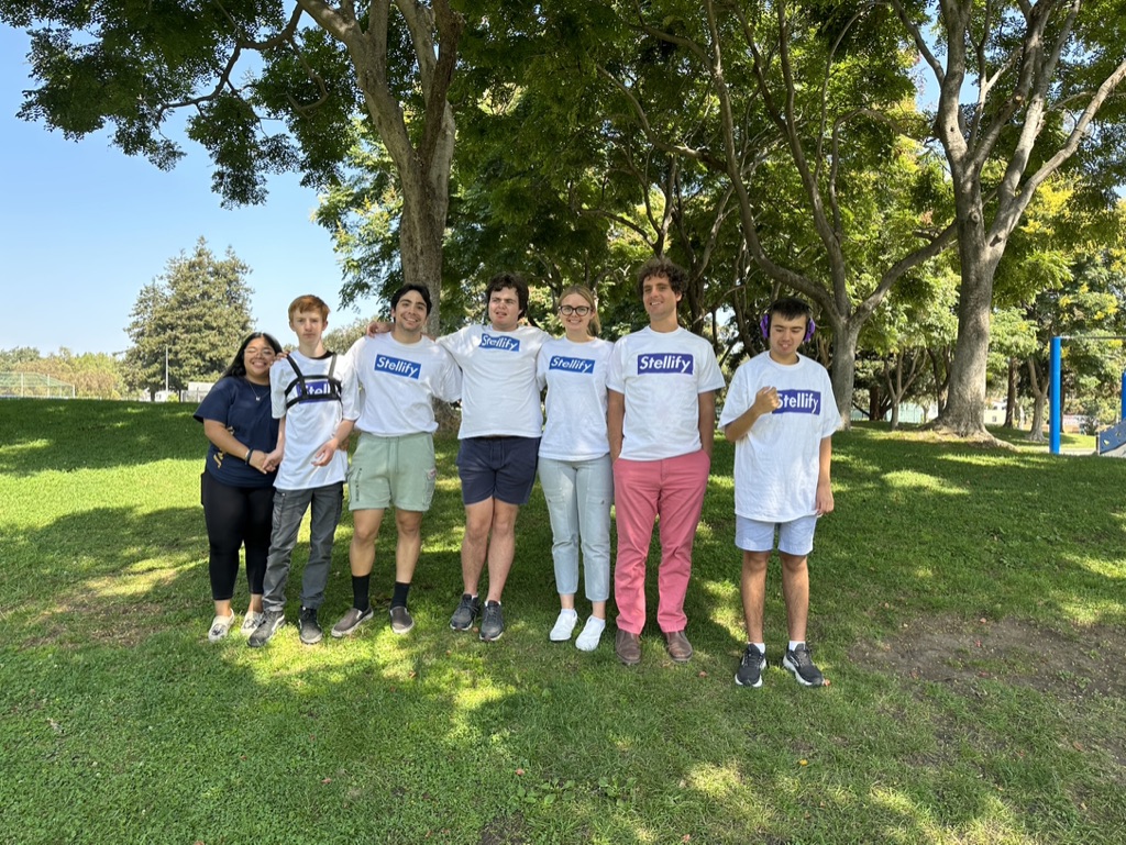 Spellers Meeting Large Group Picture with Stellify Shirts on